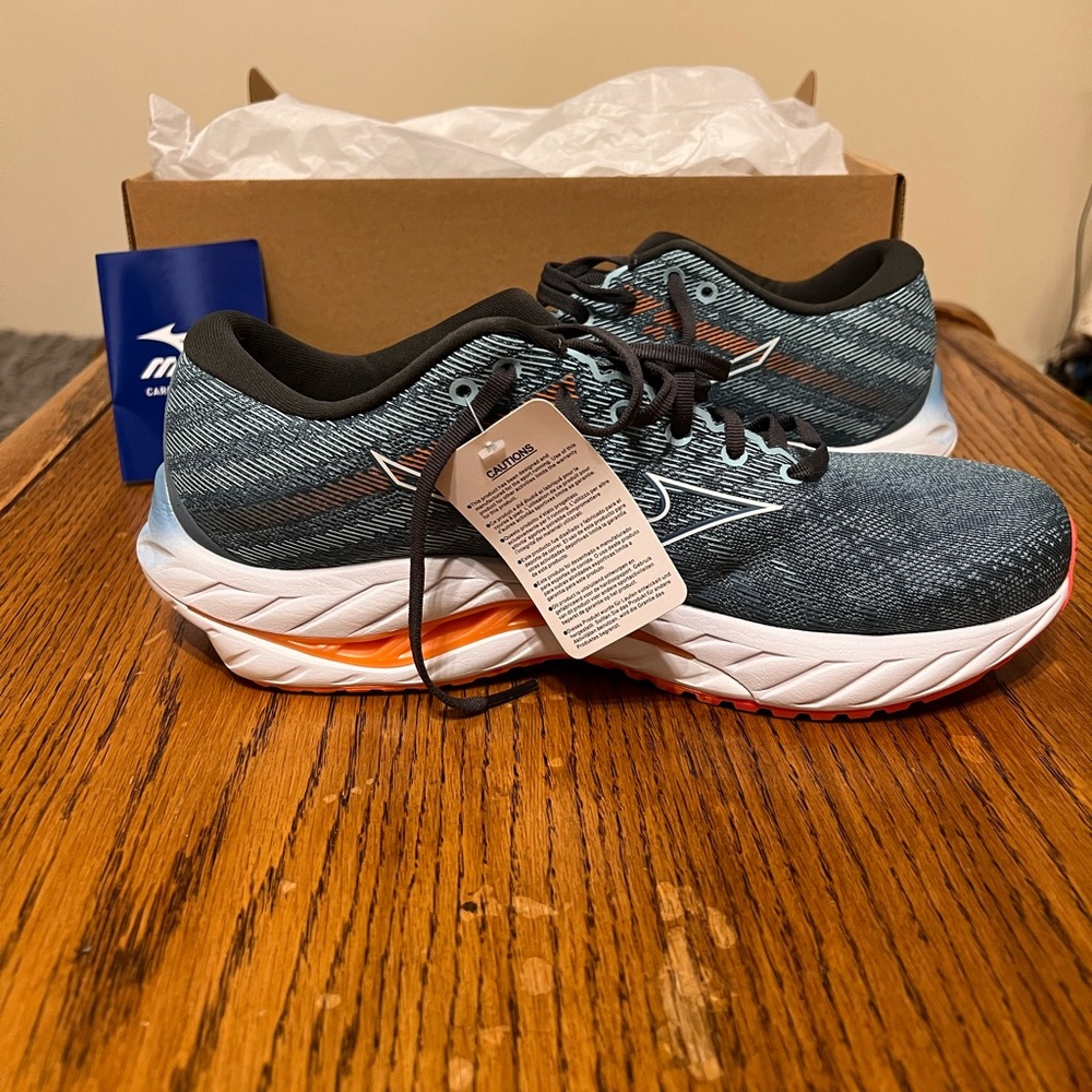 NWT Mizuno Mens 9 2E Wide Wave Inspire 19 Running Shoes in Blue/White